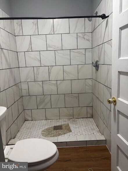 Building Photo - 649 W State St