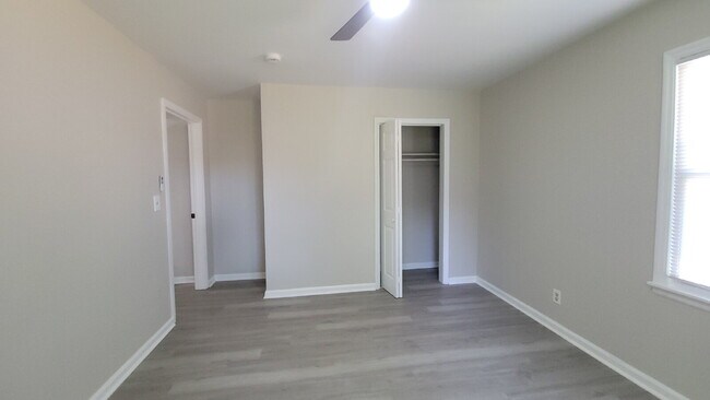 Building Photo - "2-Bedroom Retreat with Cozy Comfort in Huntsville!"