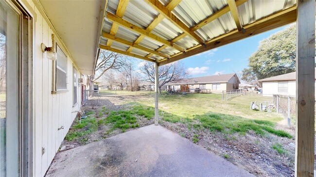Building Photo - 1443 Hawk Tree Dr