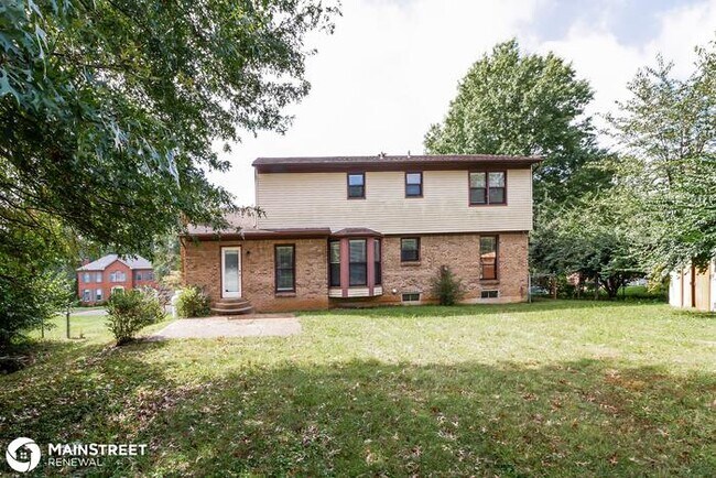 Building Photo - 8105 Thornwood Rd, Louisville, KY 40220