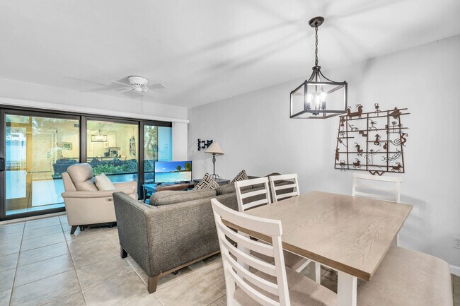 Building Photo - 600 Neapolitan Way