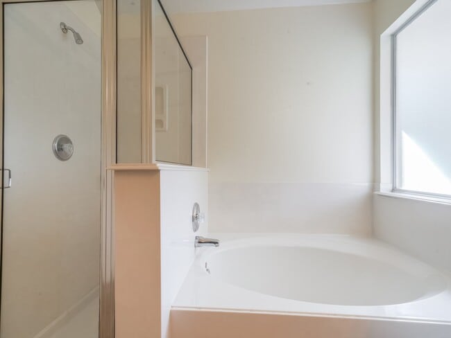 Building Photo - 15310 Cypressedge Ct