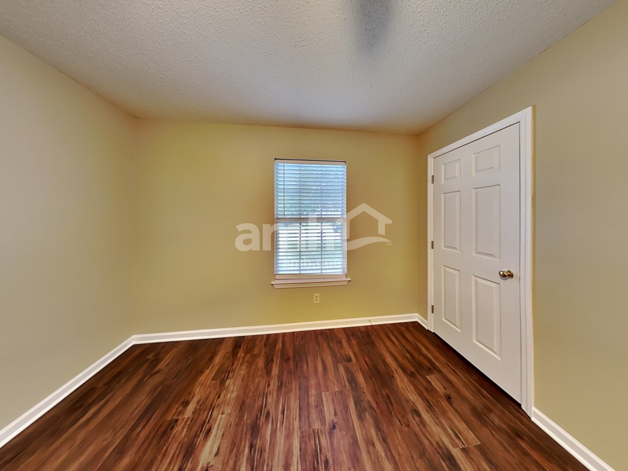 Building Photo - 2027 Waterford Dr
