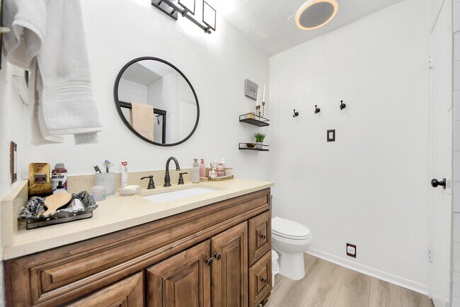 Building Photo - 18 N Deerfoot Cir