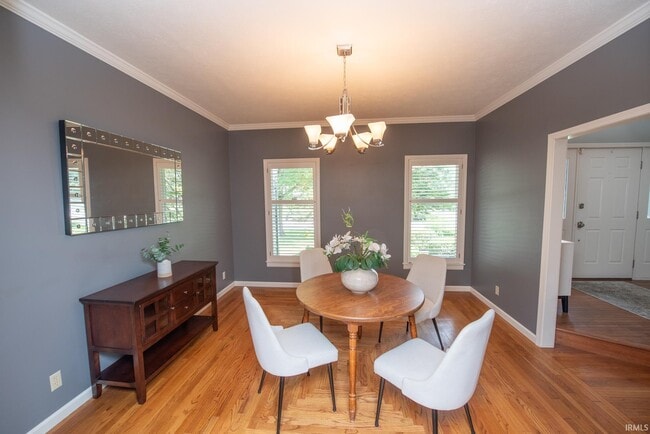 Building Photo - 3801 W Capilano Dr