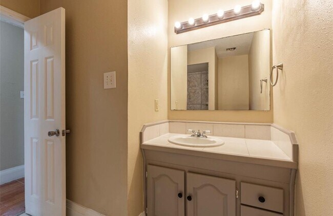 Building Photo - 1350 Strawberry St