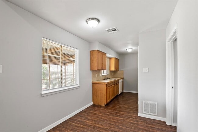 Building Photo - 13426 Edgeboro St