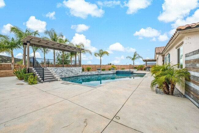 Building Photo - 32847 Bachelor Peak St