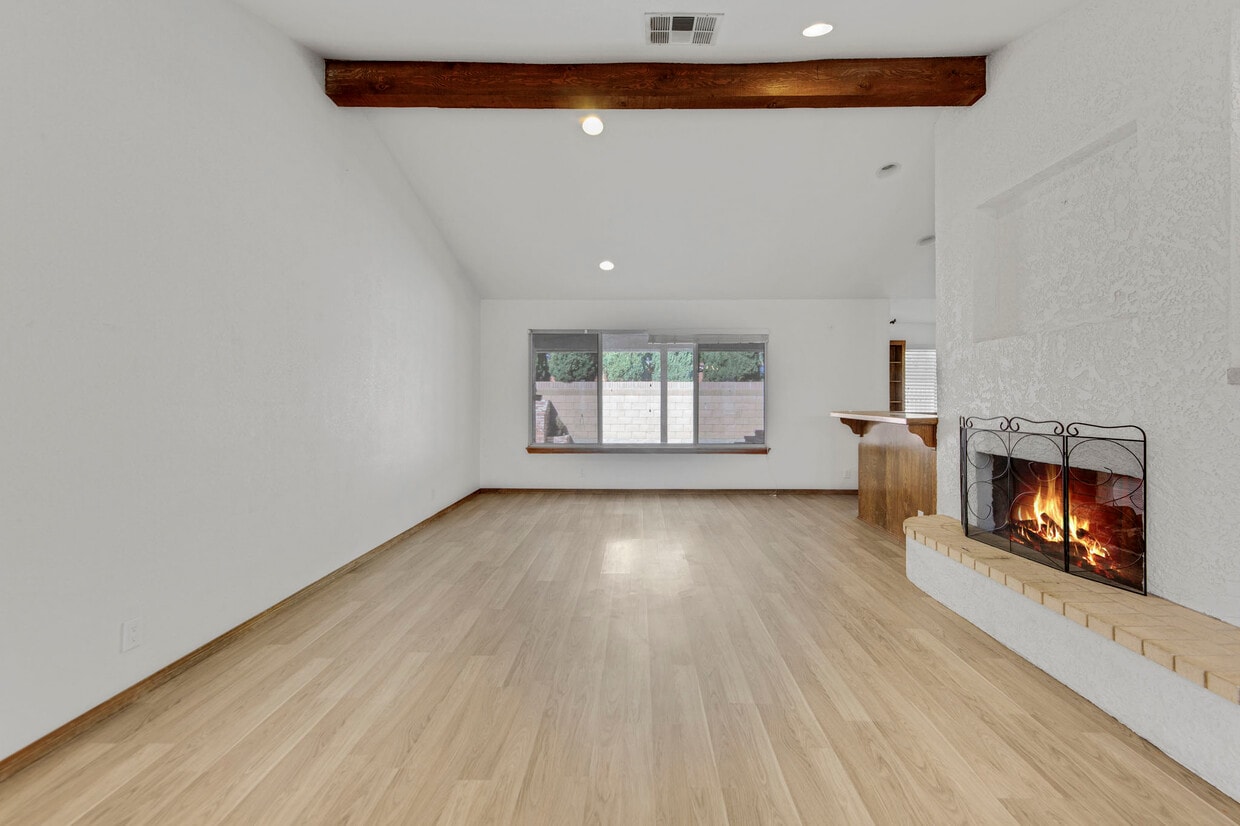 Building Photo - 2503 Brentwood Dr