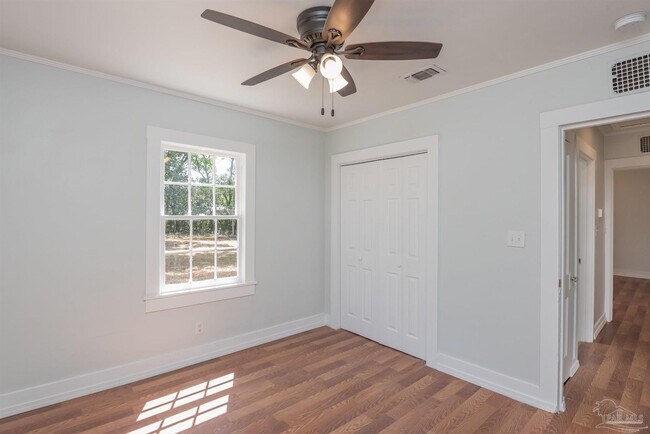 Building Photo - 1217 Poppy Ave