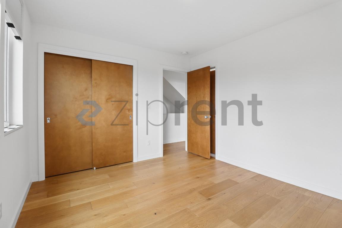 Building Photo - Unit A