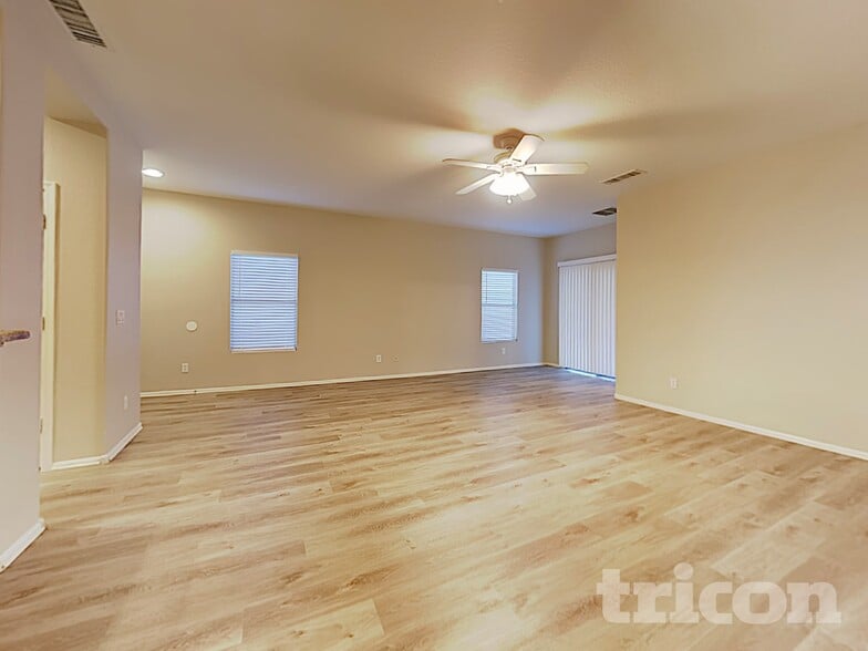 Building Photo - 13732 W Mauna Loa Ln