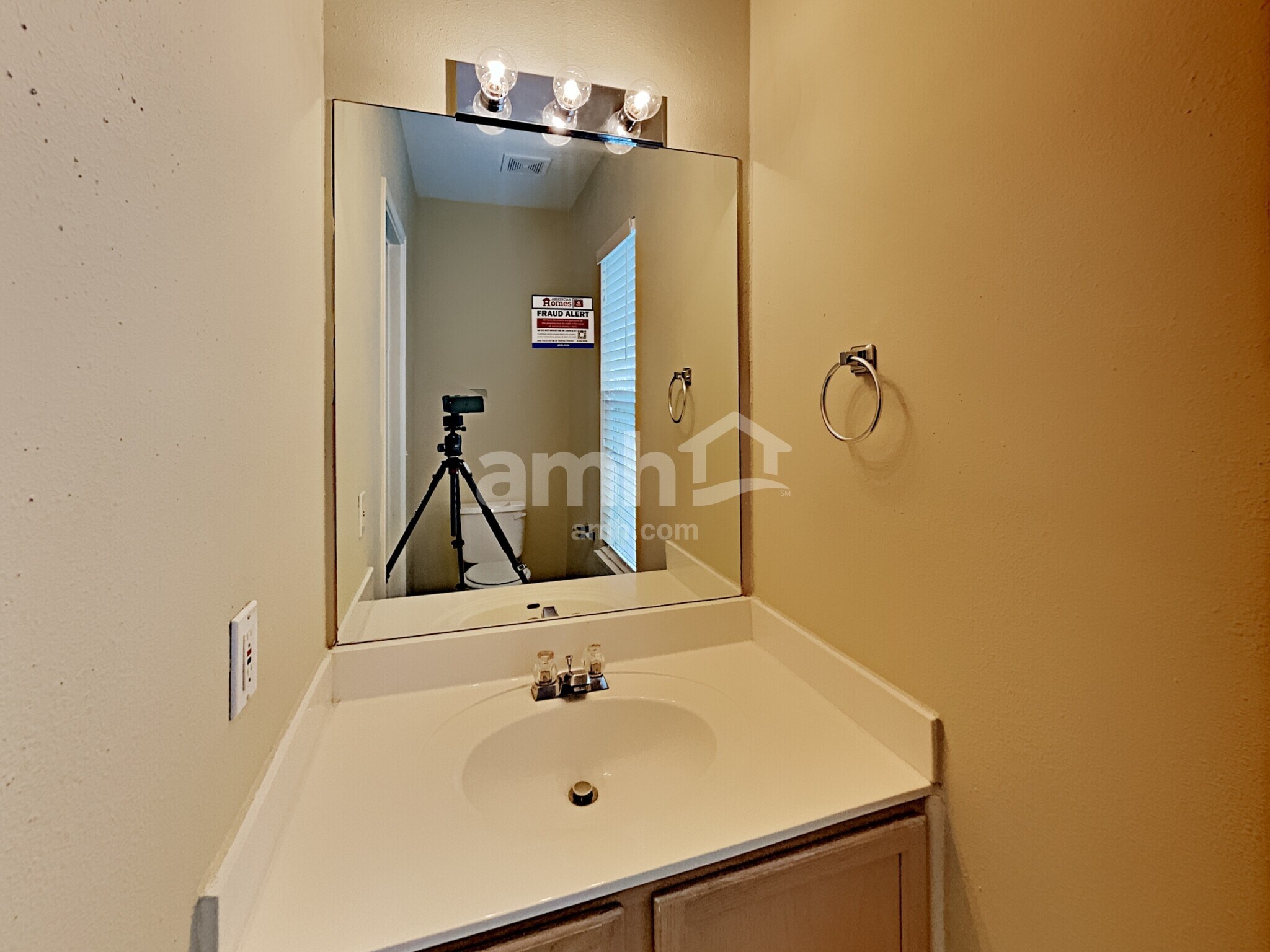 Building Photo - 54 Lockspring