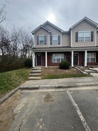 Building Photo - 3 bedroom townhome available for immediate move in!