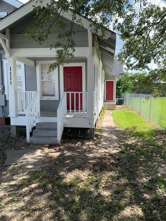 Building Photo - 1107 Avenue A