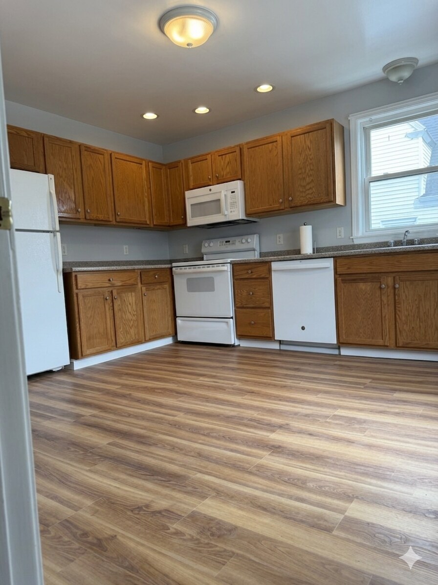 Building Photo - 374 River St