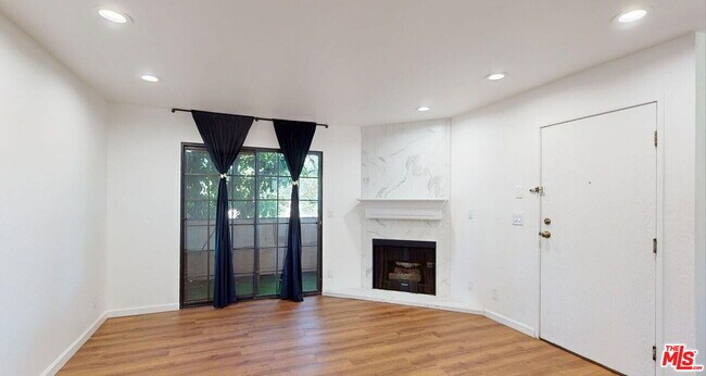Building Photo - 10220 De Soto Ave