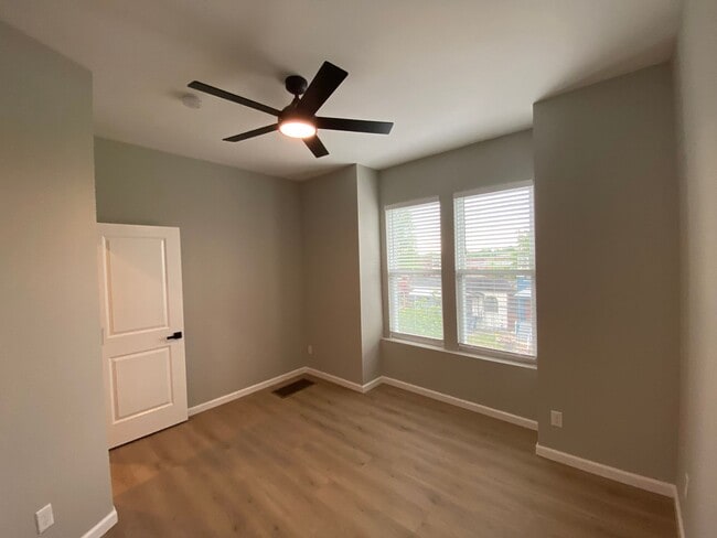 Building Photo - Beautiful Renovated Condo in The Hill