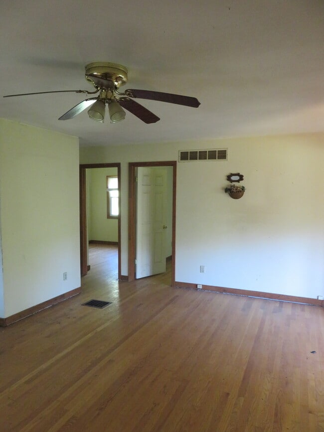Building Photo - FRENCH VILLAGE RENTAL HOUSE - Private Home...