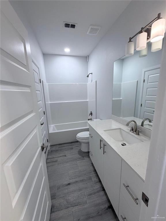 Building Photo - 13 Clinton St