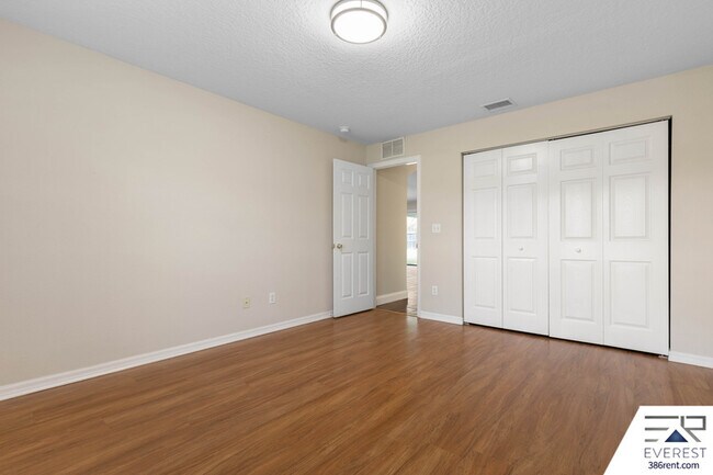 Building Photo - 71 Wellwood Ln