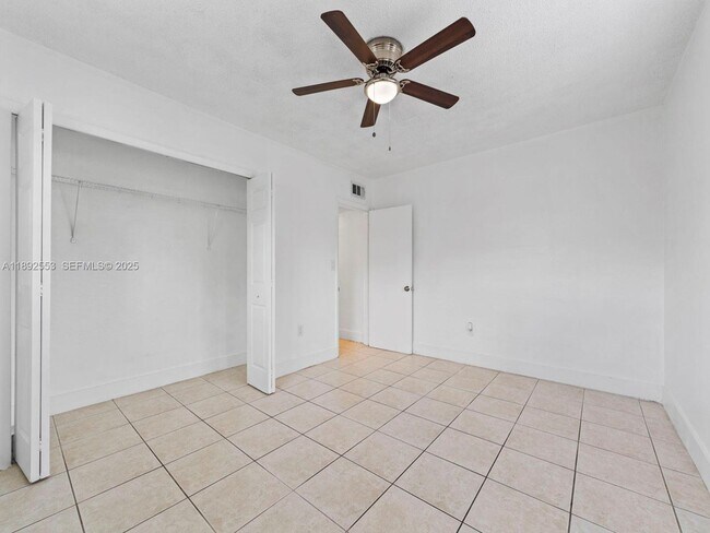 Building Photo - 9100 SW 95th Ave