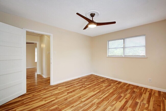 Building Photo - 1202 Artesian Cir