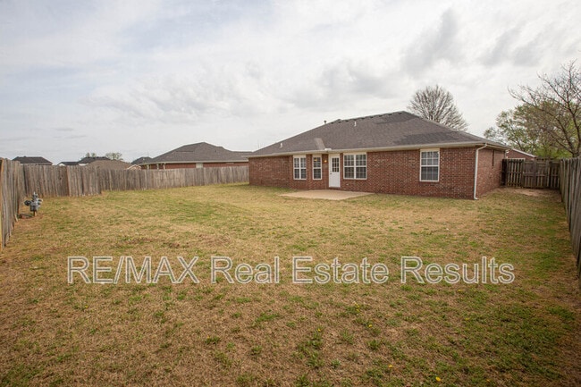 Building Photo - 1902 SW Fremont Rd