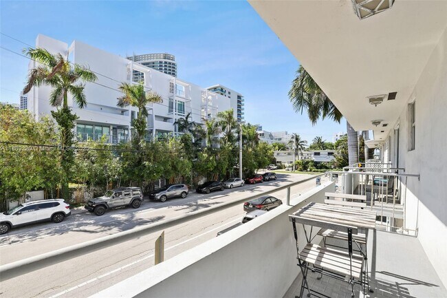 Building Photo - 1601 Bay Rd