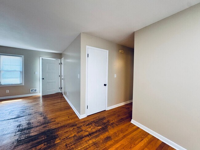 Building Photo - 113 Hydaway Dr