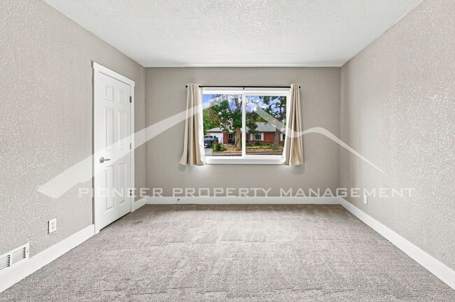 Building Photo - 1235 Scranton St