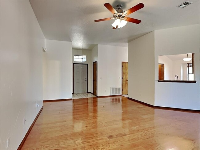 Building Photo - 3608 Teresa Dr
