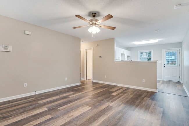 Building Photo - 2046 Samantha Dr