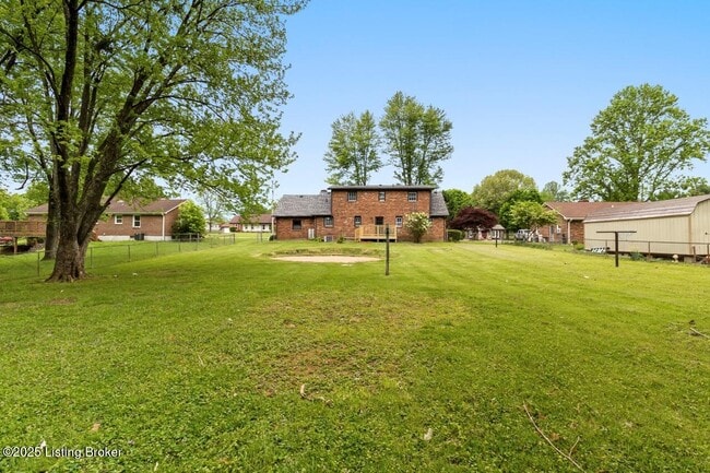 Building Photo - 2222 Elmcrest Dr