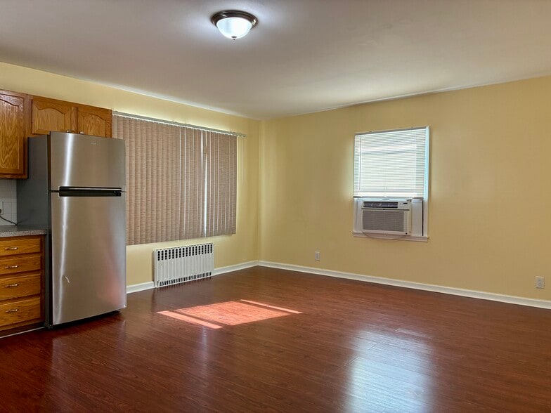 Building Photo - 42 Primrose St