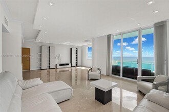 Building Photo - 3001 S Ocean Dr