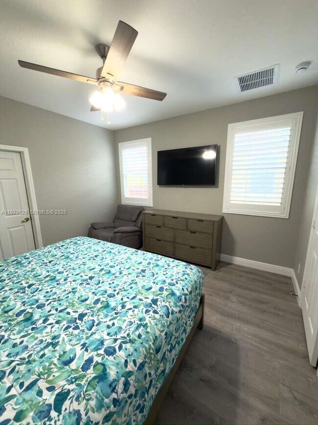 Building Photo - 1505 SW 147th Ave