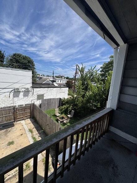 Building Photo - 716 W 36th St