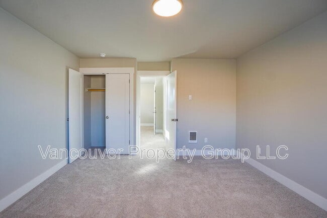 Building Photo - 2219 E Badger Wy