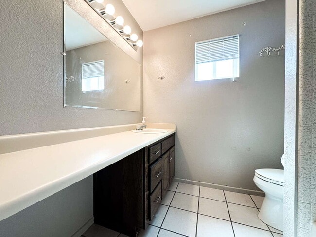 Building Photo - "Charming 3-Bed Oasis with 2 Baths and 170...