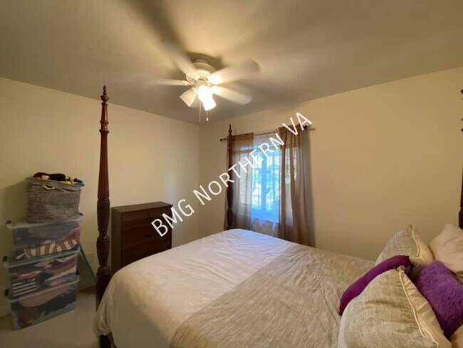 Building Photo - 3866 Manzanita Pl