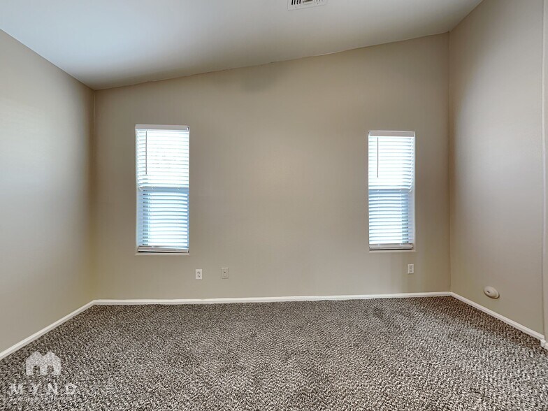 Building Photo - 1034 E Saddle Way