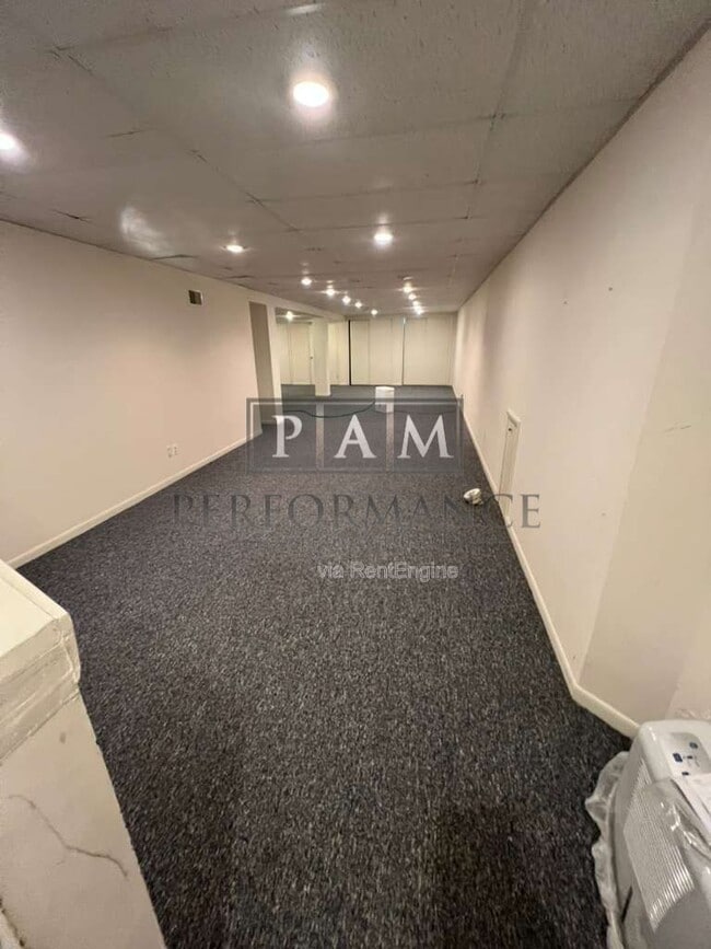 Building Photo - 8862 N Malibu Dr