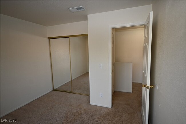 Building Photo - 8465 Blue Island Ave