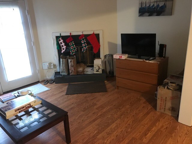 Building Photo - 1174 N Vermont St