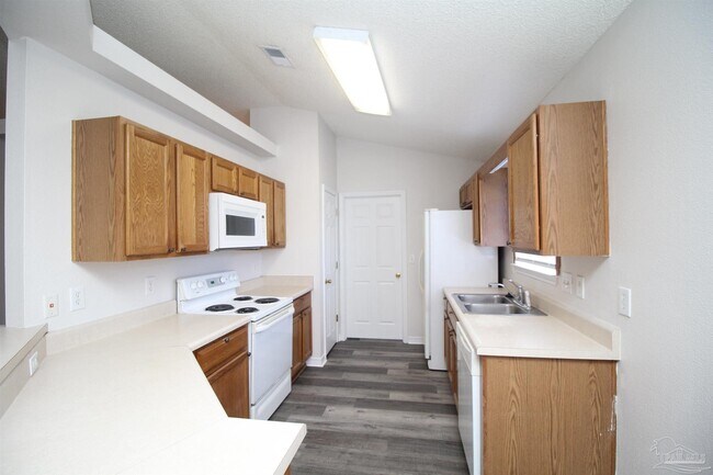 Building Photo - 2029 Shadow Lake Dr