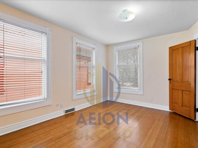 Building Photo - 989 Woodruff Pl E Dr
