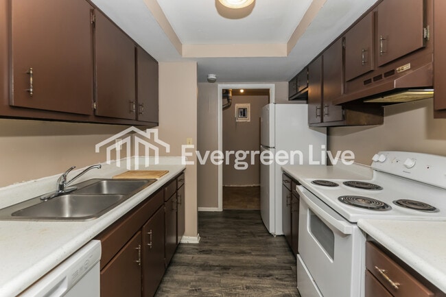 Building Photo - 5636 Troy Villa Blvd