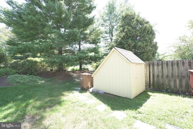 Building Photo - 1703 Smedley Ct