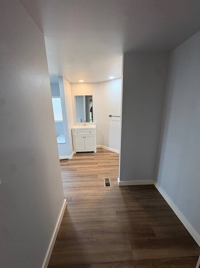 Building Photo - 38823 Ridge Dr